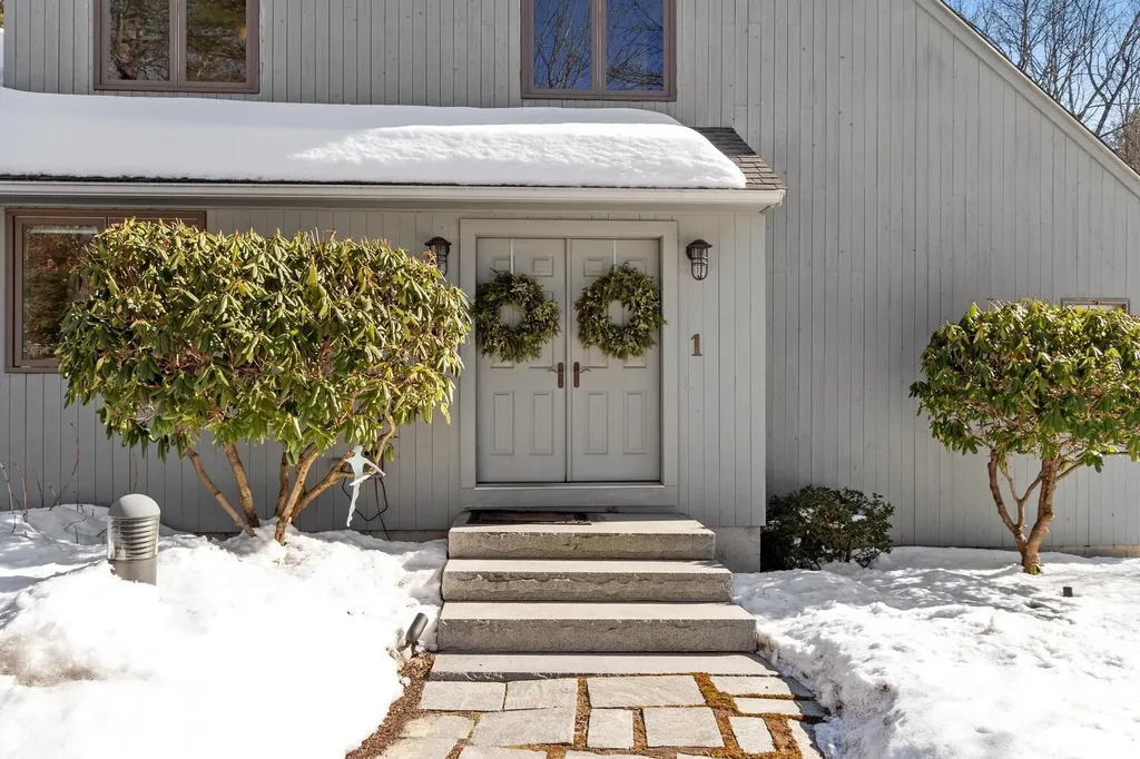 1 Dalkeith Road Hollis NH 03049