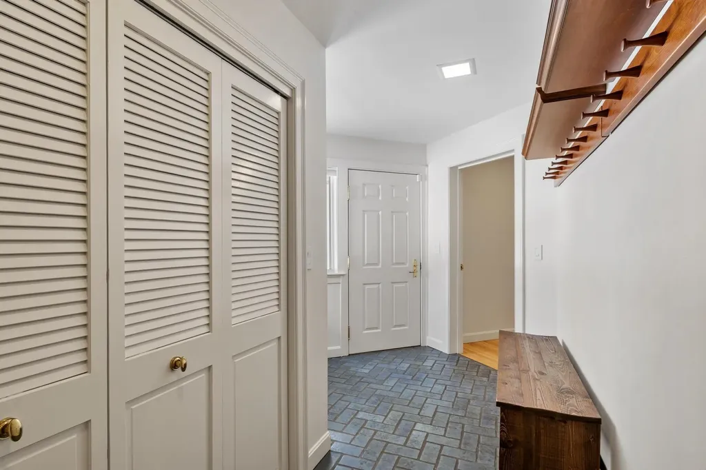 1 Dalkeith Road Hollis NH 03049