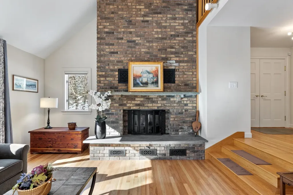 1 Dalkeith Road Hollis NH 03049