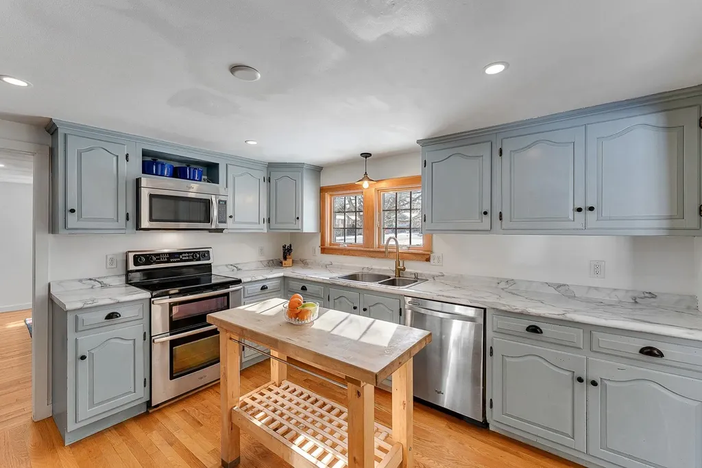 730 Falls Road Shelburne VT 05482