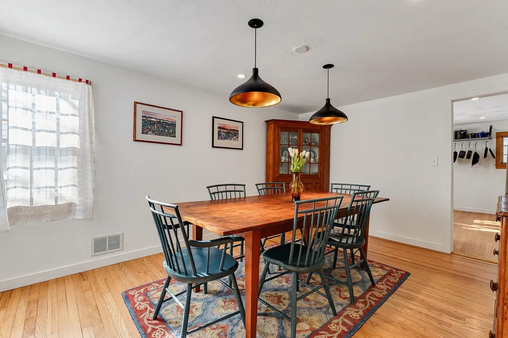 730 Falls Road Shelburne VT 05482