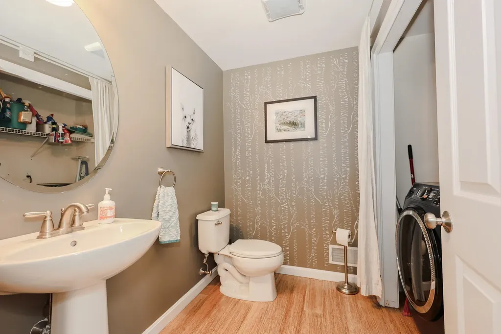 16 Molly Way Epping NH 03842