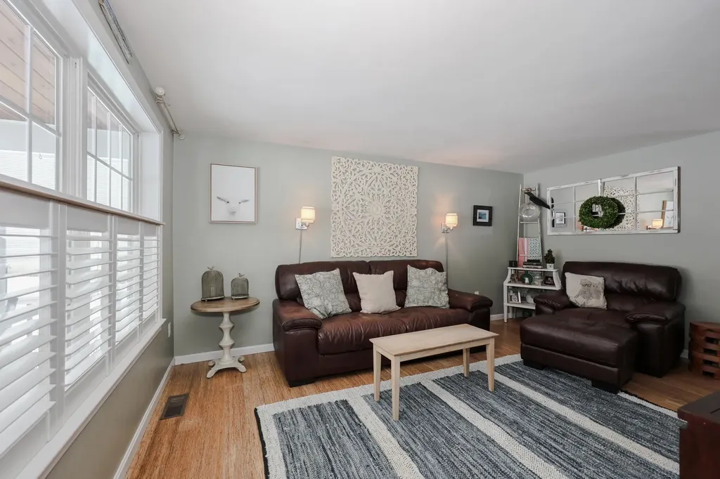 16 Molly Way Epping NH 03842