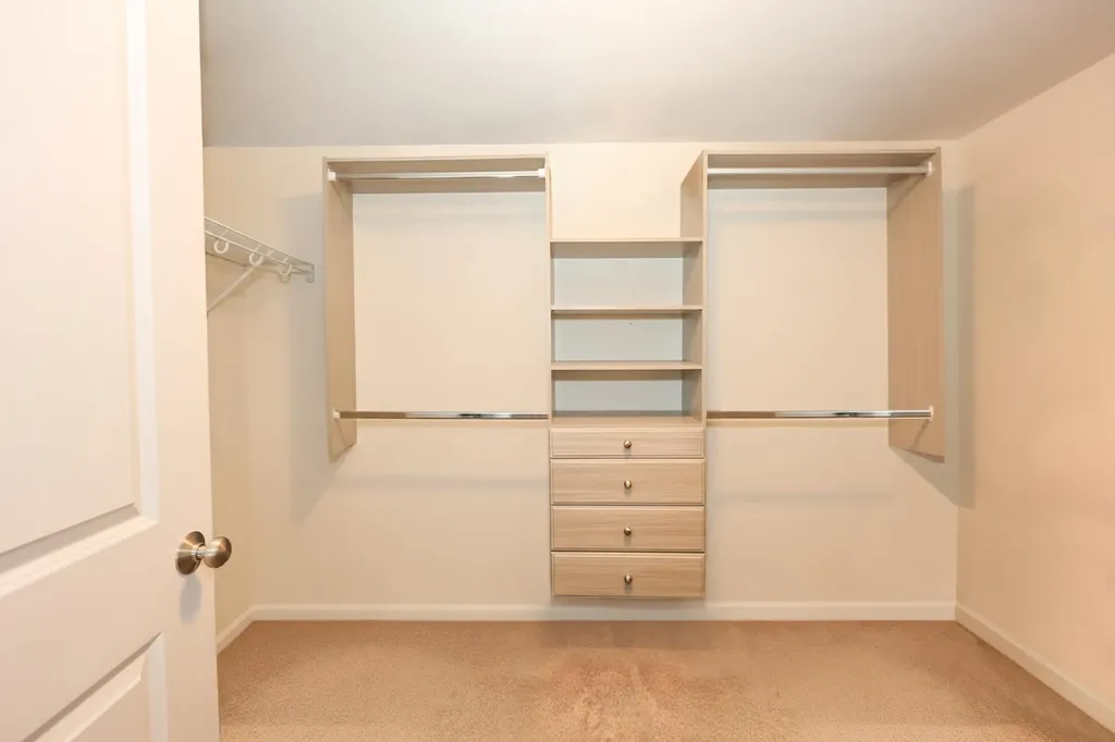 16 Molly Way Epping NH 03842