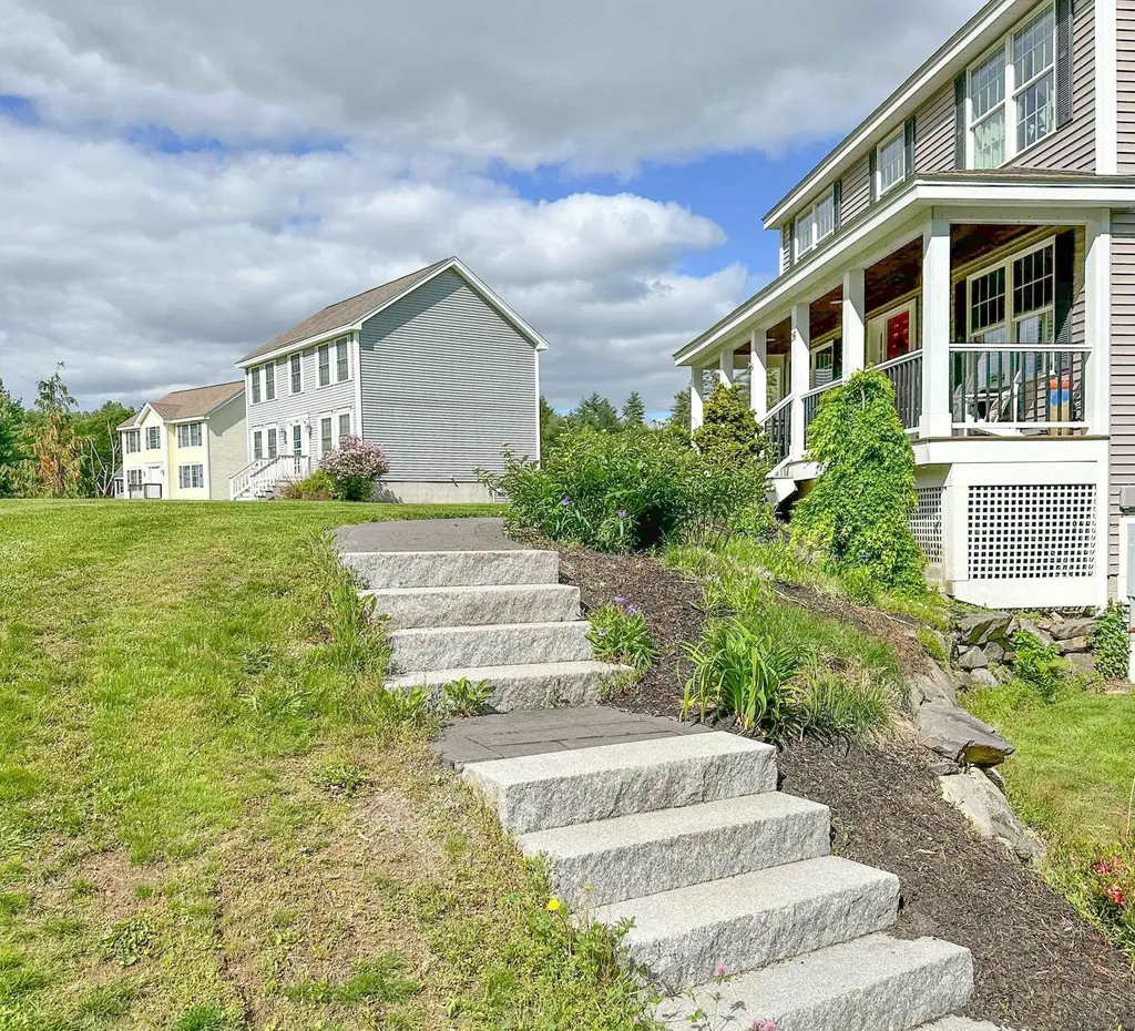 16 Molly Way Epping NH 03842