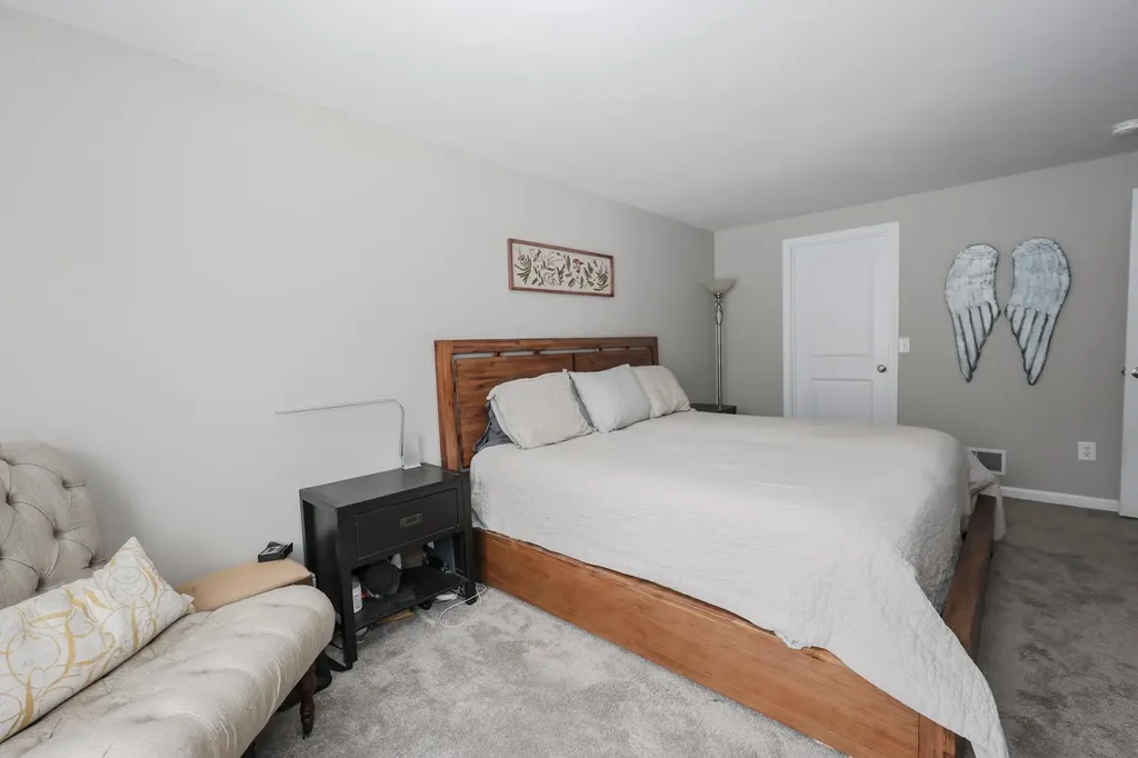 16 Molly Way Epping NH 03842