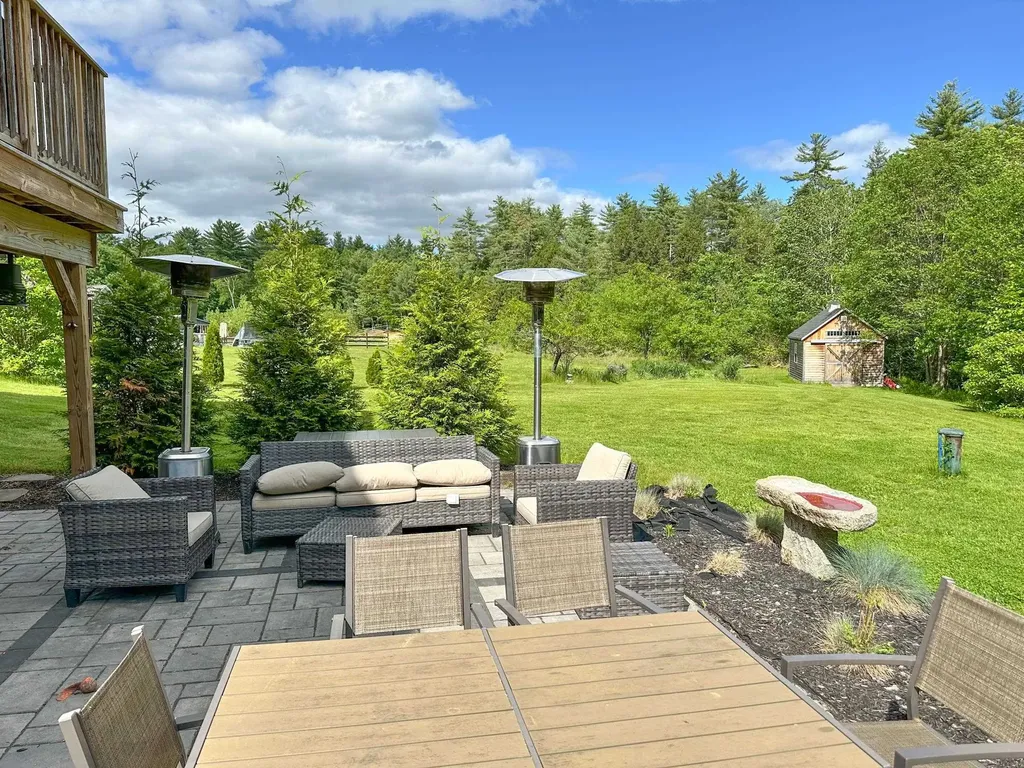 16 Molly Way Epping NH 03842