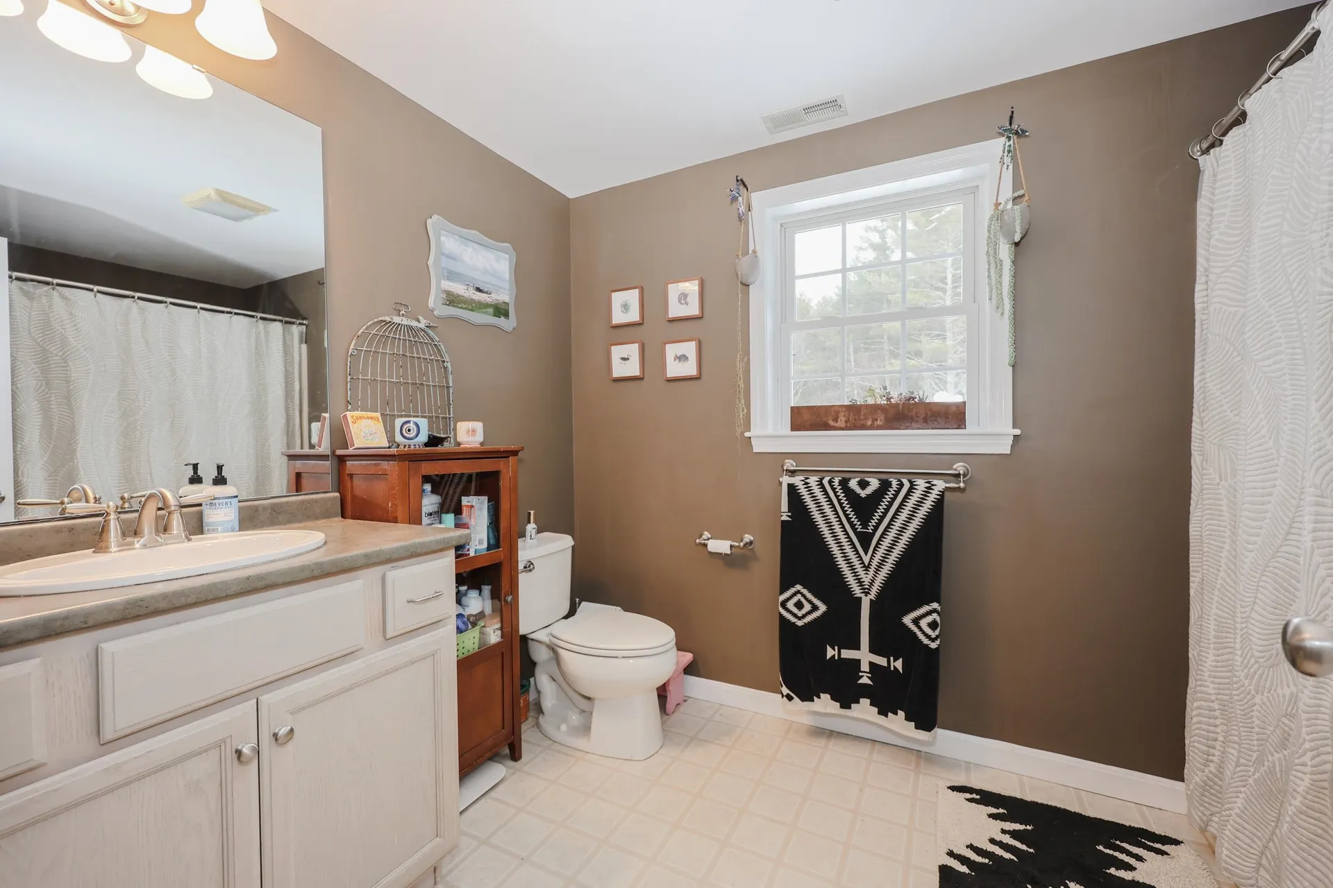 16 Molly Way Epping NH 03842