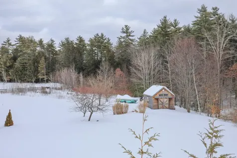 16 Molly Way Epping NH 03842