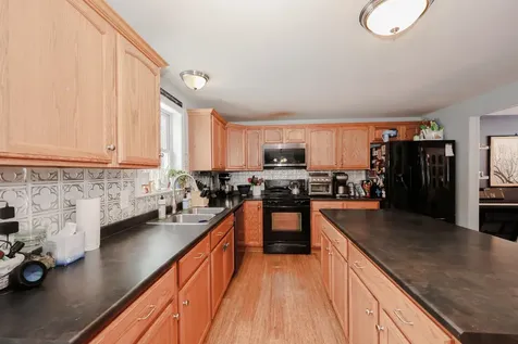 16 Molly Way Epping NH 03842