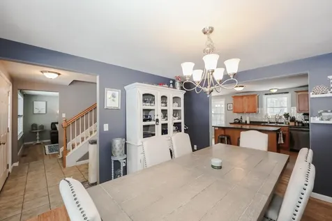 16 Molly Way Epping NH 03842