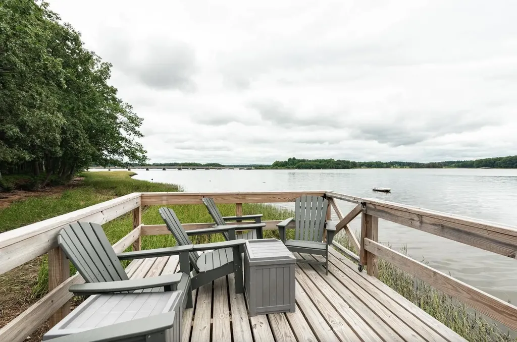 18 Deborah Lane Dover NH 03820