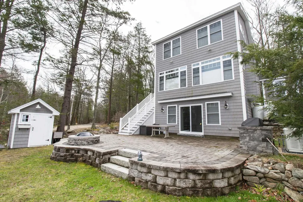 271 Pond View Drive Hampstead NH 03826
