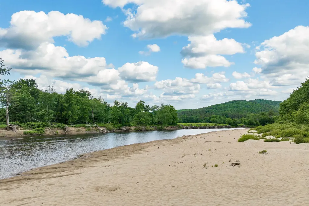 20 Circle Drive Ashland NH 03217