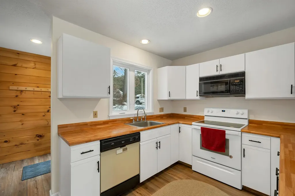 20 Circle Drive Ashland NH 03217