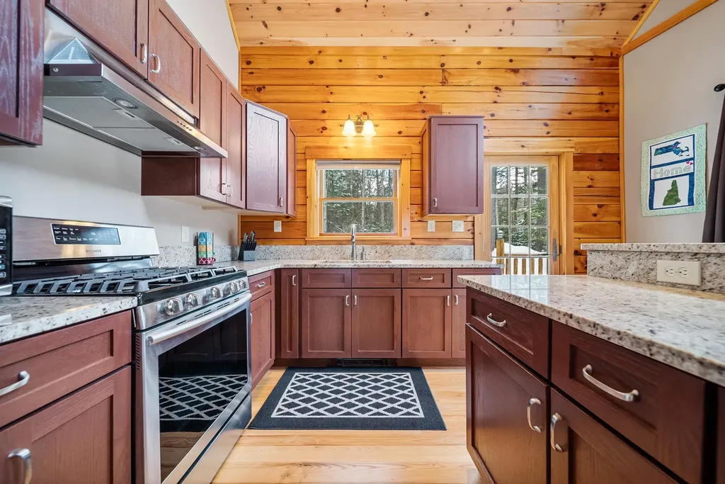 10 Marden Drive Campton NH 03223