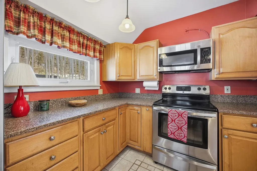 92 Waterloo Street Warner NH 03278