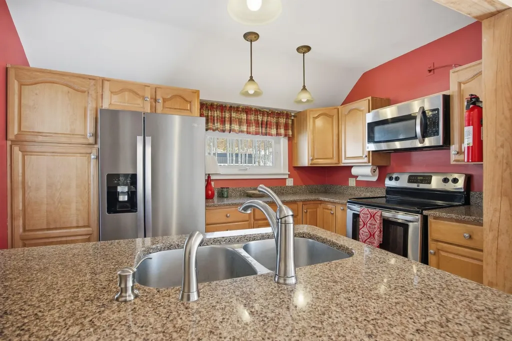 92 Waterloo Street Warner NH 03278