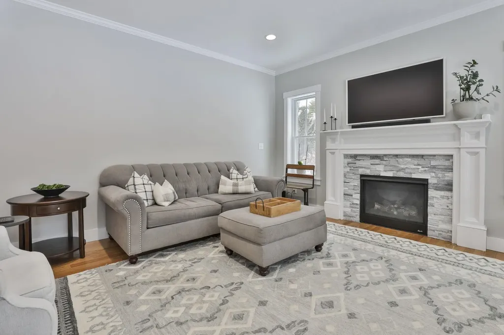 9 Quigley Way Brookline NH 03033