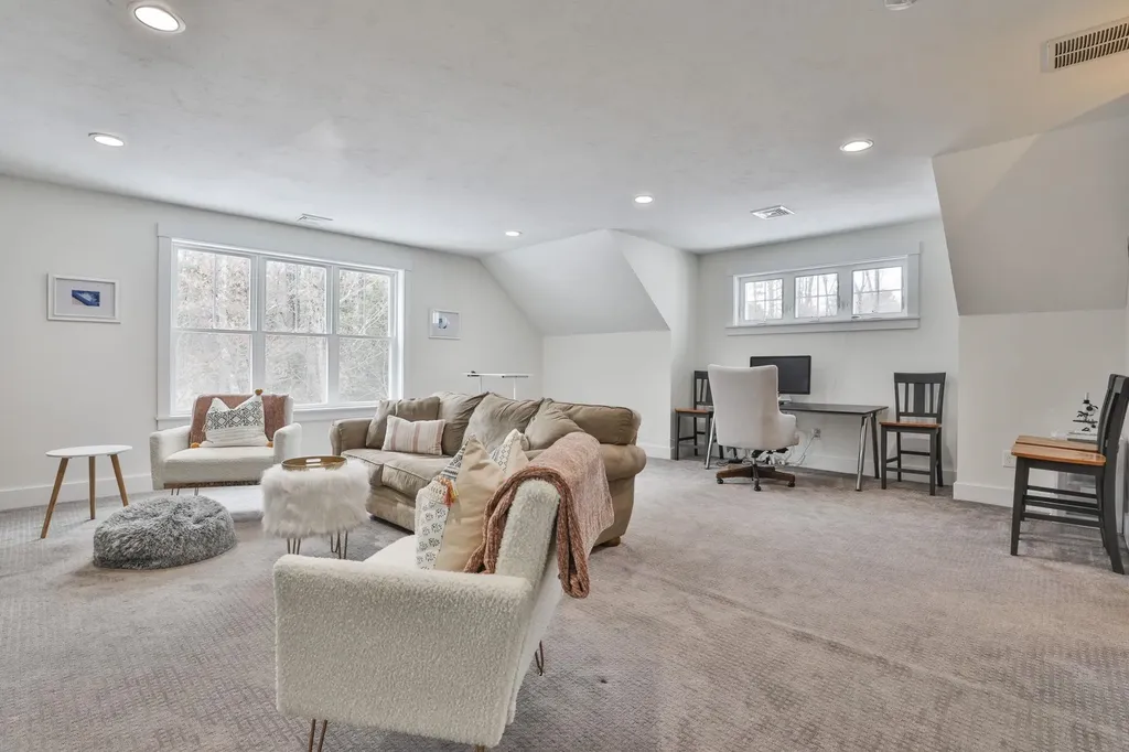 9 Quigley Way Brookline NH 03033