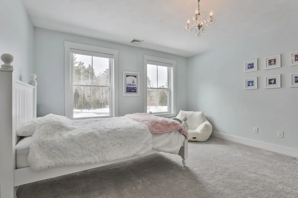 9 Quigley Way Brookline NH 03033