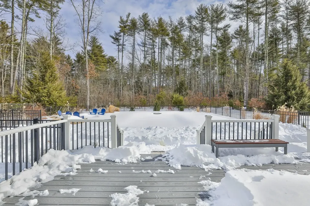 9 Quigley Way Brookline NH 03033