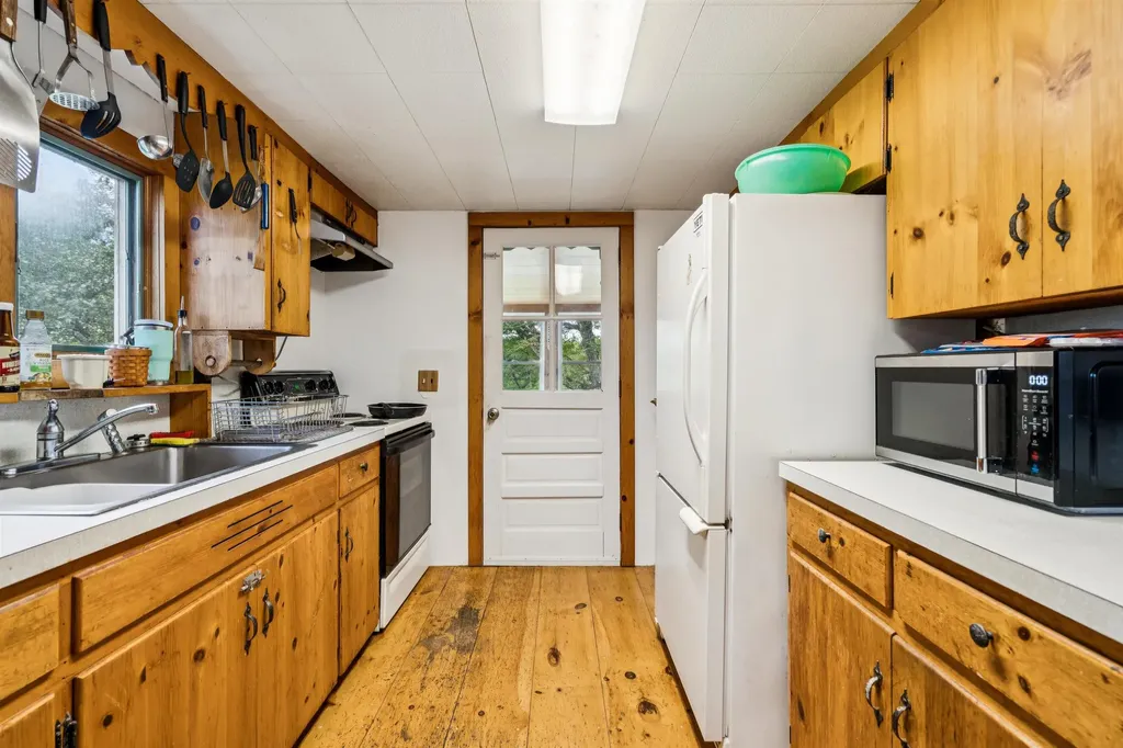 196 Cowdrey Outlook Barnard VT 05032