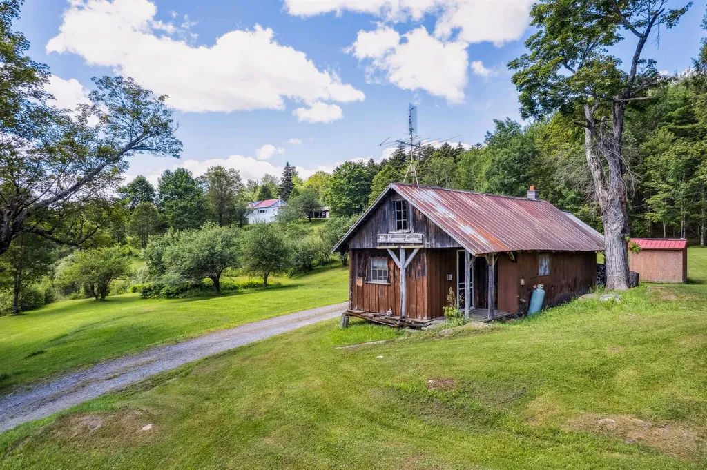 196 Cowdrey Outlook Barnard VT 05032