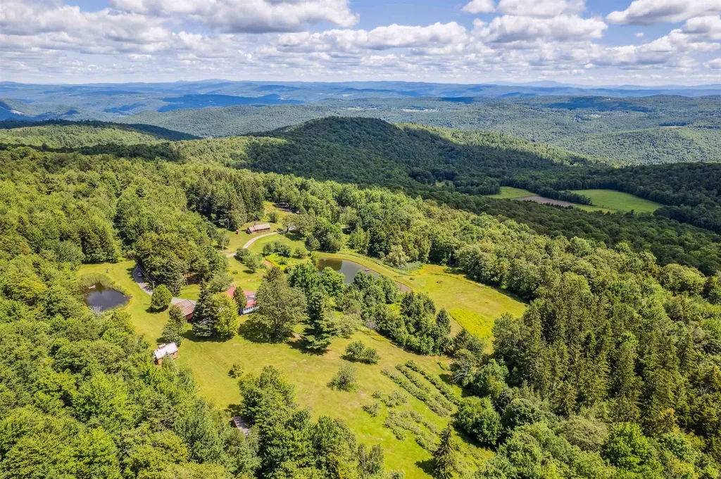 196 Cowdrey Outlook Barnard VT 05032