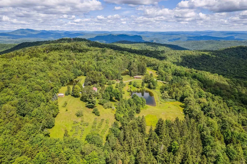 196 Cowdrey Outlook Barnard VT 05032