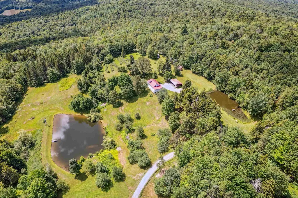 196 Cowdrey Outlook Barnard VT 05032