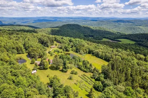 196 Cowdrey Outlook Barnard VT 05032