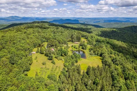 196 Cowdrey Outlook Barnard VT 05032