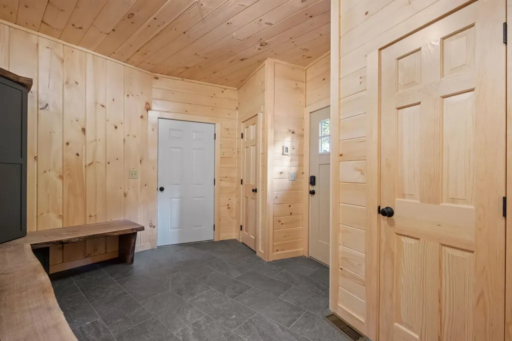 17 Landing Road Lincoln NH 03251