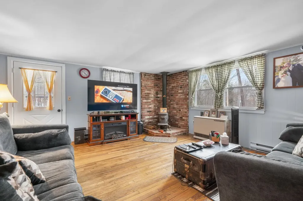 56 Hogg Hill Road Bradford NH 03221