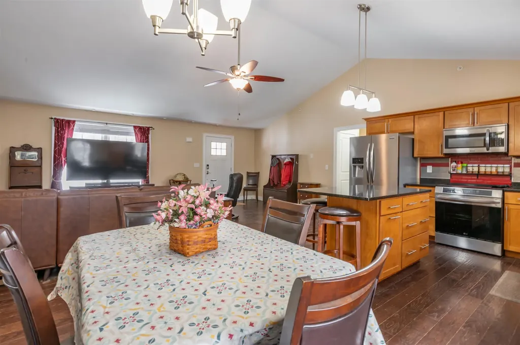 285 Cochran Hill Road New Boston NH 03070