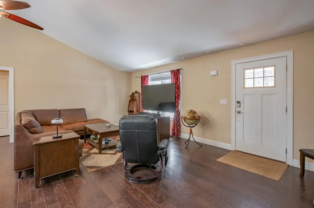 285 Cochran Hill Road New Boston NH 03070