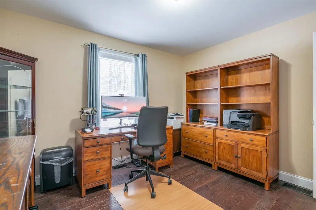 285 Cochran Hill Road New Boston NH 03070