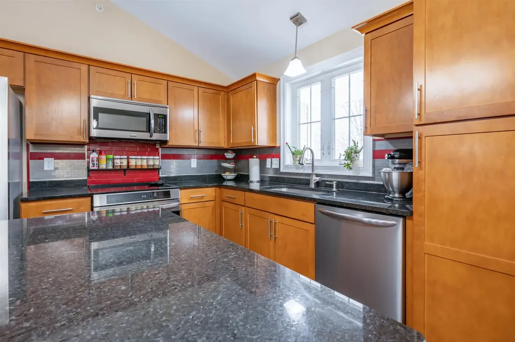 285 Cochran Hill Road New Boston NH 03070