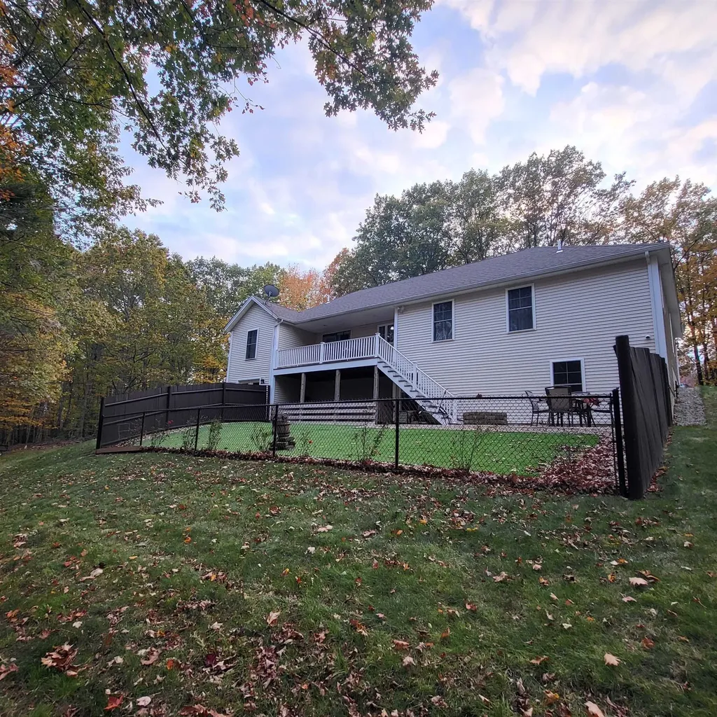 285 Cochran Hill Road New Boston NH 03070