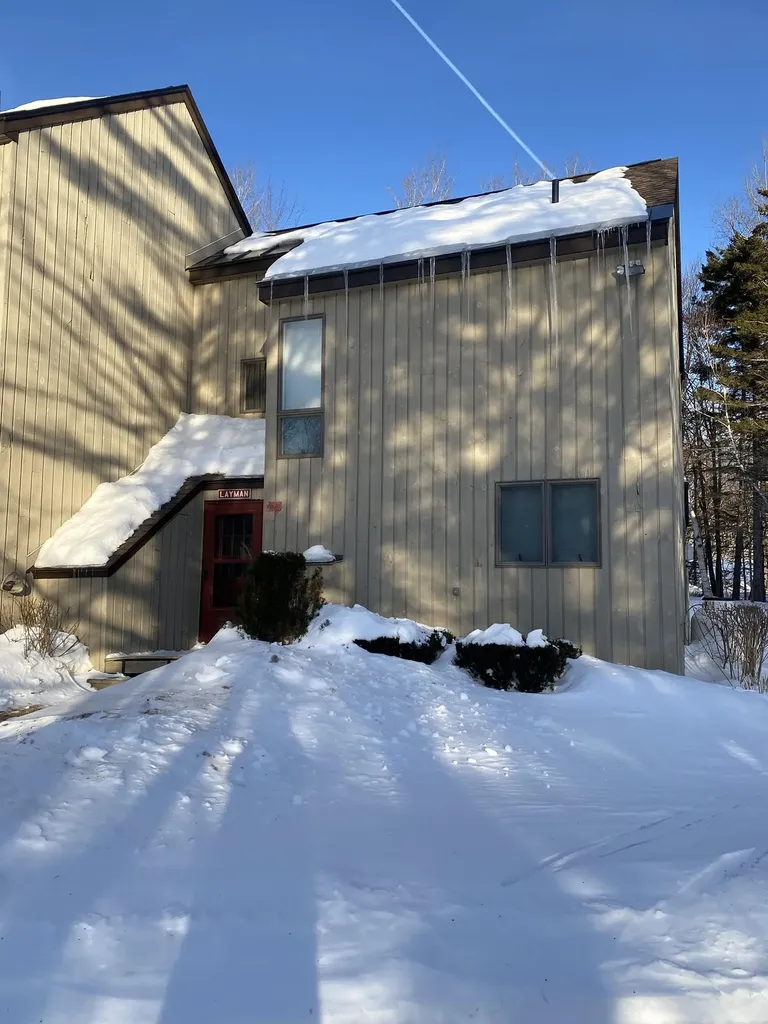 11 Hassey Bend Wilmington VT 05363