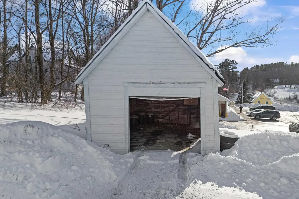31 High Street Sunapee NH 03782