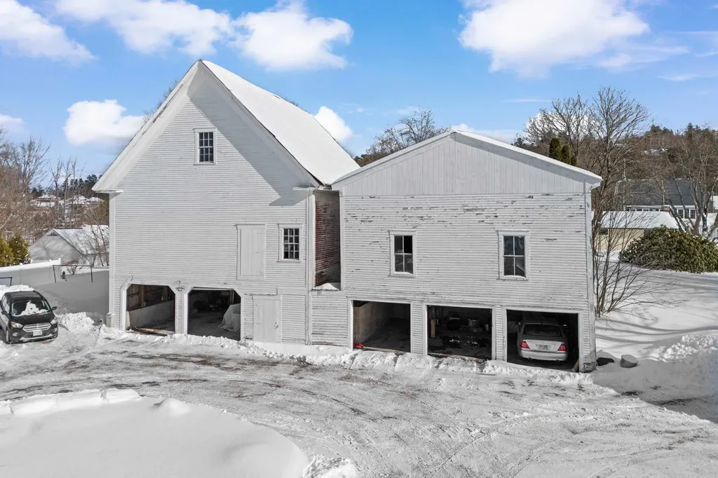 31 High Street Sunapee NH 03782