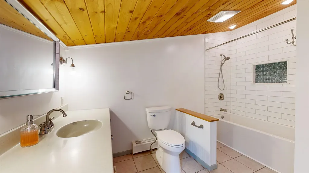 11 Lamore Road Essex VT 05452