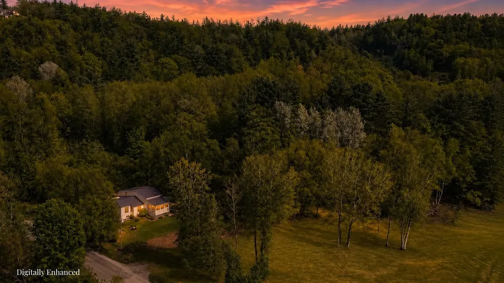 11 Lamore Road Essex VT 05452
