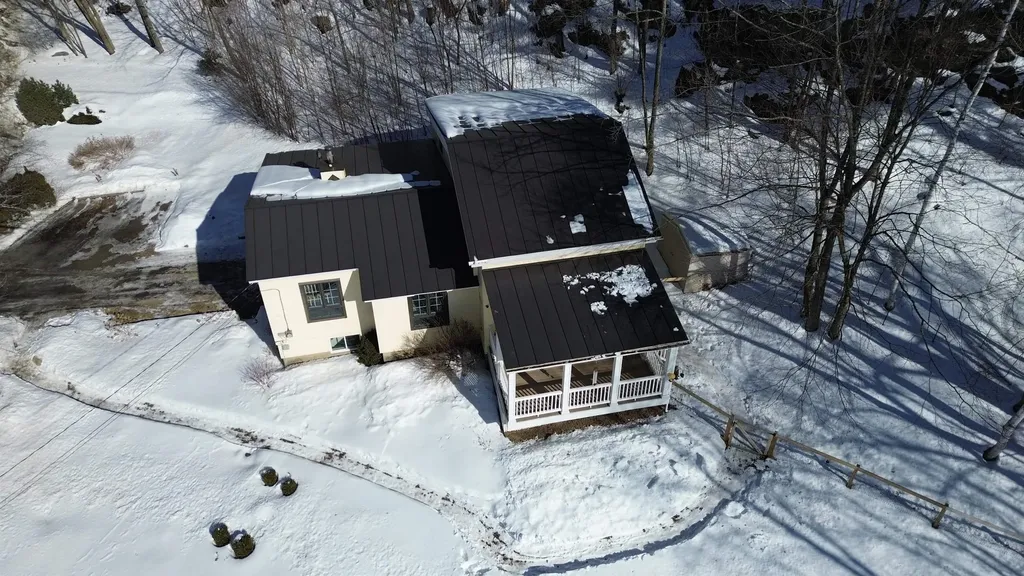 11 Lamore Road Essex VT 05452