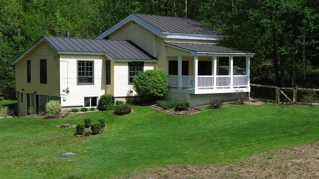 11 Lamore Road Essex VT 05452