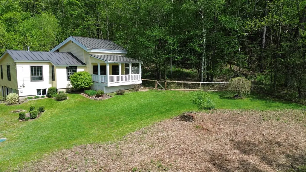 11 Lamore Road Essex VT 05452