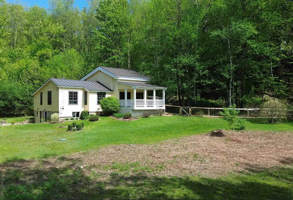 11 Lamore Road Essex VT 05452