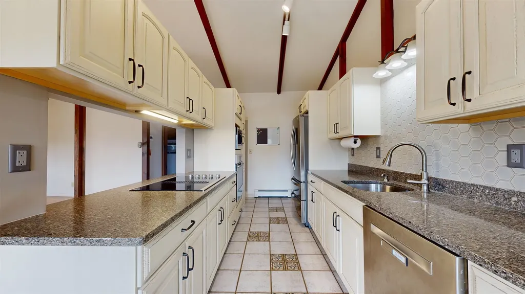 11 Lamore Road Essex VT 05452